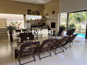 Casa com 4 Quartos à Venda, 375 m² em Condomínio Belvedere - Cuiabá