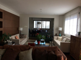 Apartamento com 4 Quartos à Venda, 210 m² em Moema - São Paulo