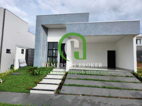 Casa com 3 Quartos à Venda, 135 m² em Avenida Das Torres - Cuiabá
