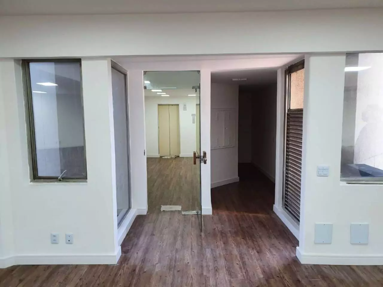 Foto do imóvel Sala Comercial à Venda ou Locação, 204 m²em Cidade Monções - São Paulo