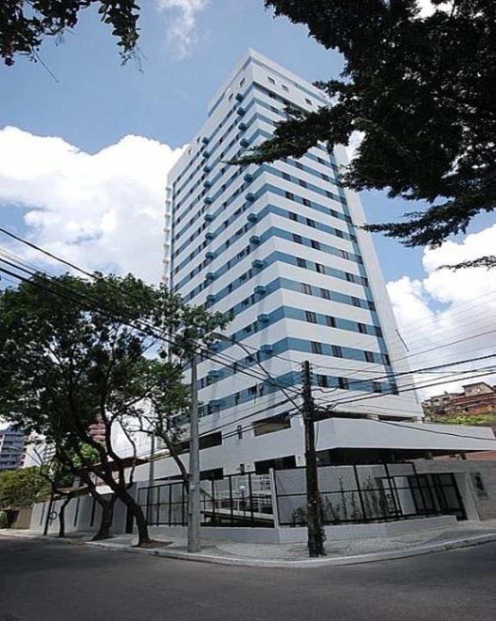 Imagem de fundo do condomínio Condomínio Luar de Casa Forte - Casa Amarela - Recife - PE