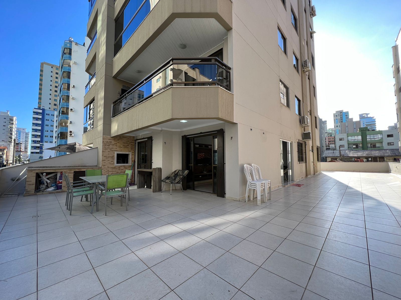Foto do imóvel Apartamento com 3 Quartos à Venda, 303 m²em Meia Praia - Itapema