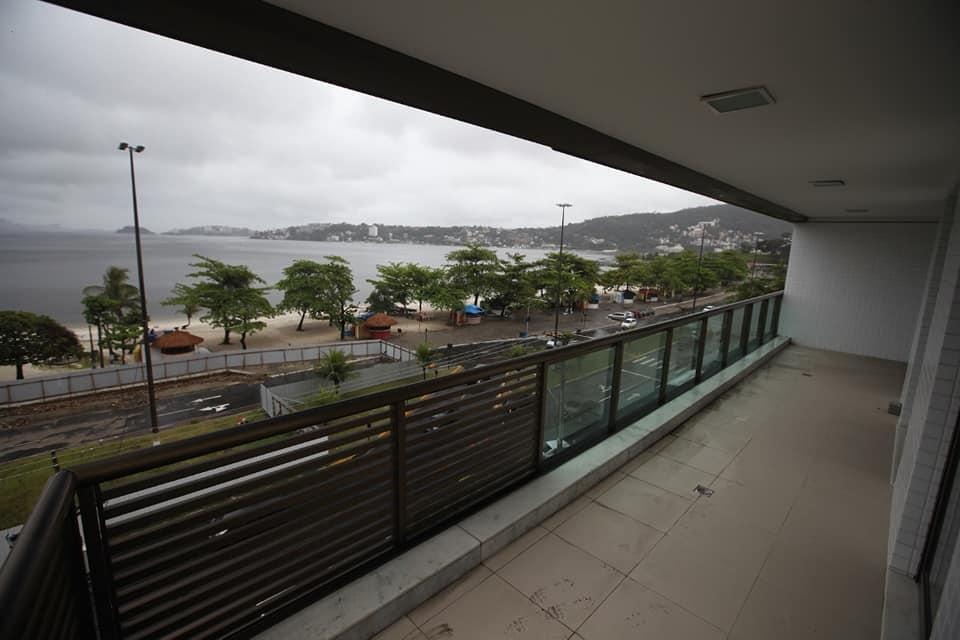 Imagem Apartamento com 3 Quartos à Venda, 136 m²em Charitas - Niterói