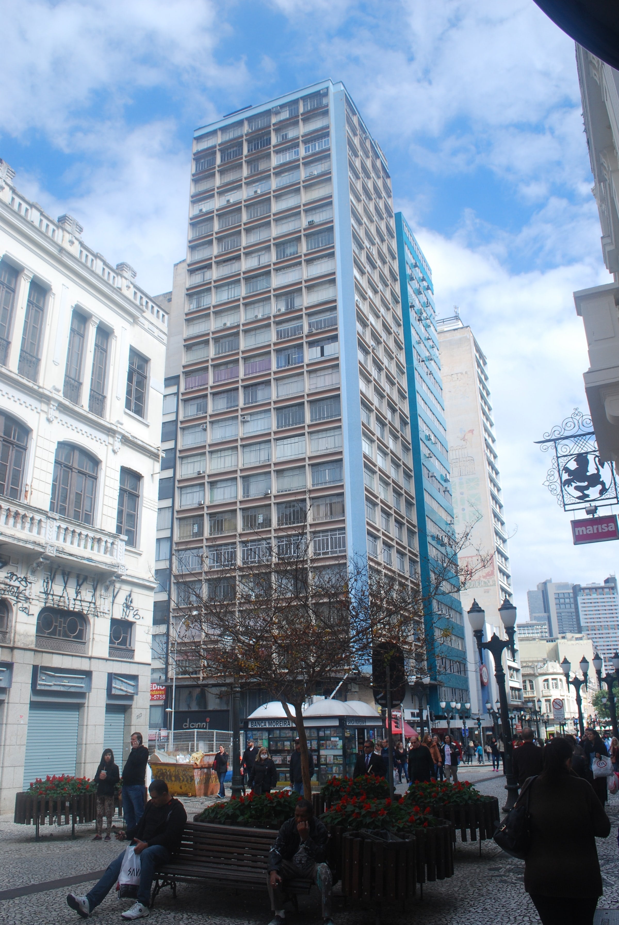 Imagem de fundo do condomínio Condomínio Manoel de Macedo - Centro - Curitiba - PR