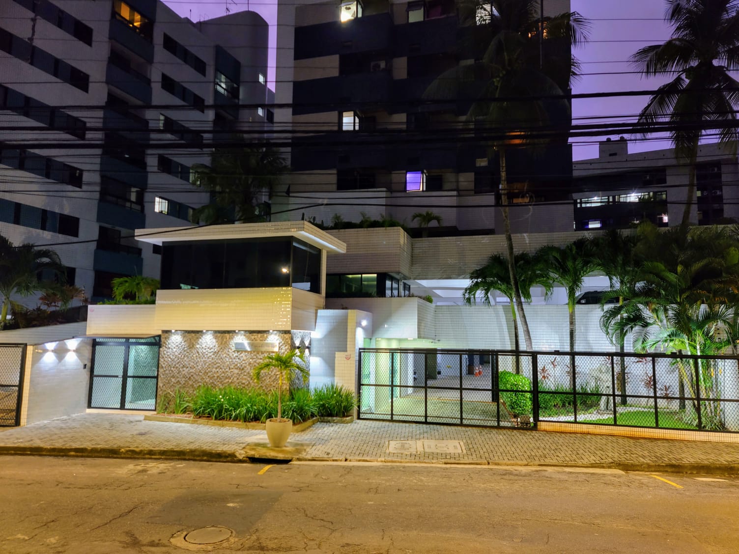 Imagem Apartamento com 4 Quartos à Venda, 201 m²em Aflitos - Recife