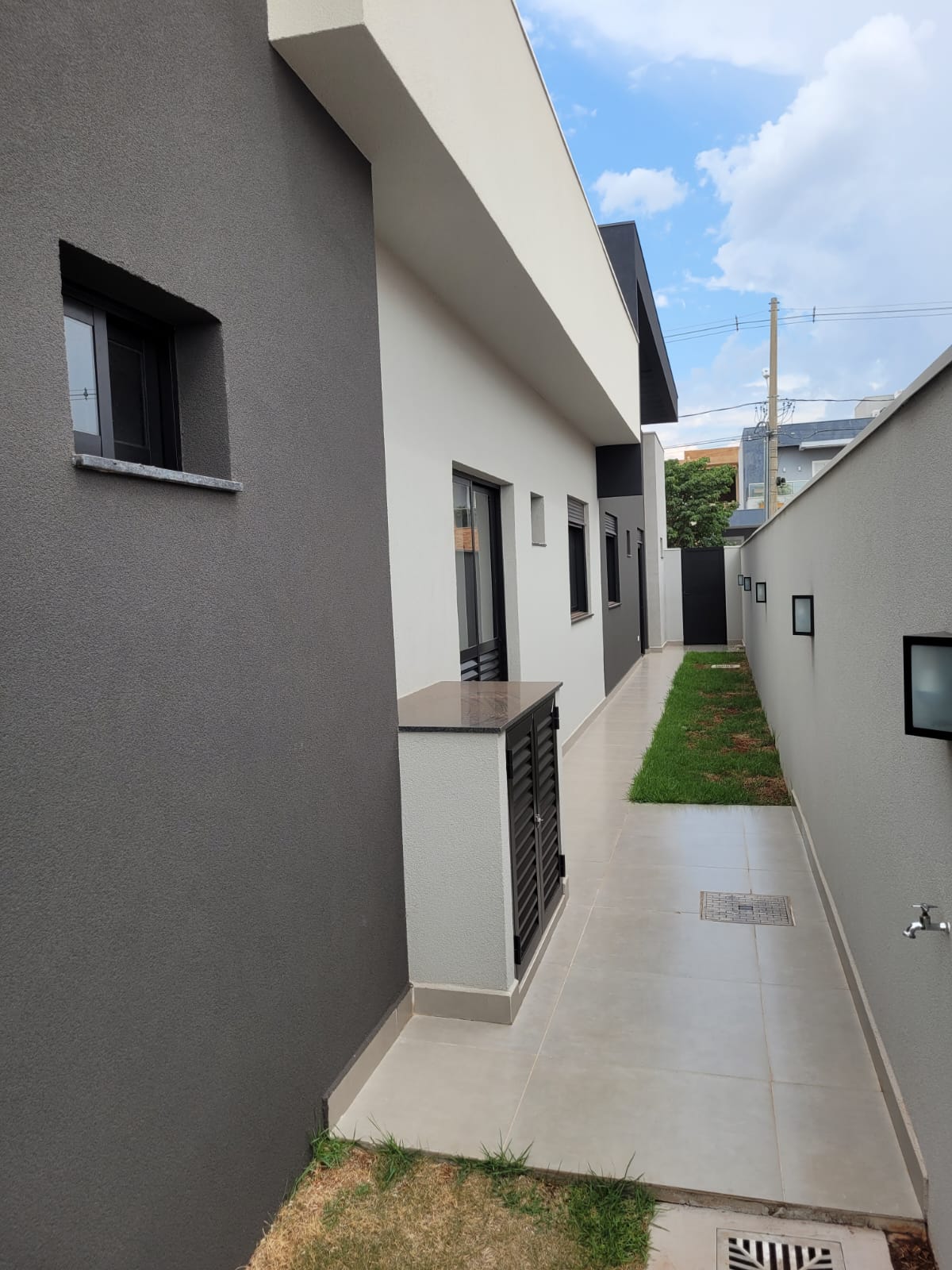 Imagem Casa com 3 Quartos à Venda, 210 m²em Alphaville Campo Grande 3 - Campo Grande