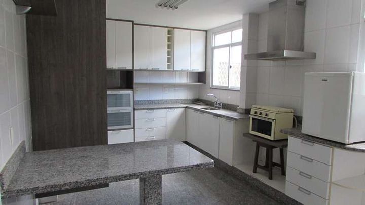 Imagem Casa com 3 Quartos à Venda, 360 m² em Várzea - Teresópolis