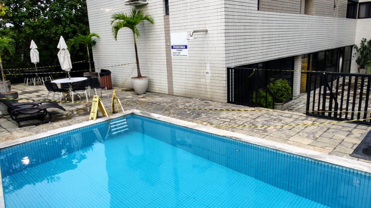 Imagem Apartamento com 4 Quartos à Venda, 201 m²em Aflitos - Recife