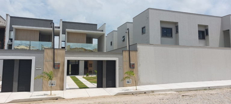 Foto do imóvel Casa com 4 Quartos à Venda, 150 m² em Sapiranga-Coité - Fortaleza