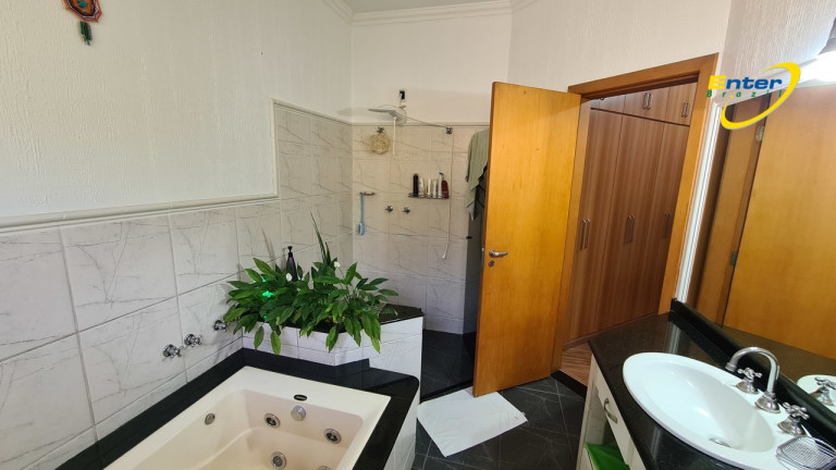 Imagem Casa de Condomínio com 4 Quartos à Venda,  em Joquei clube - Brasilia