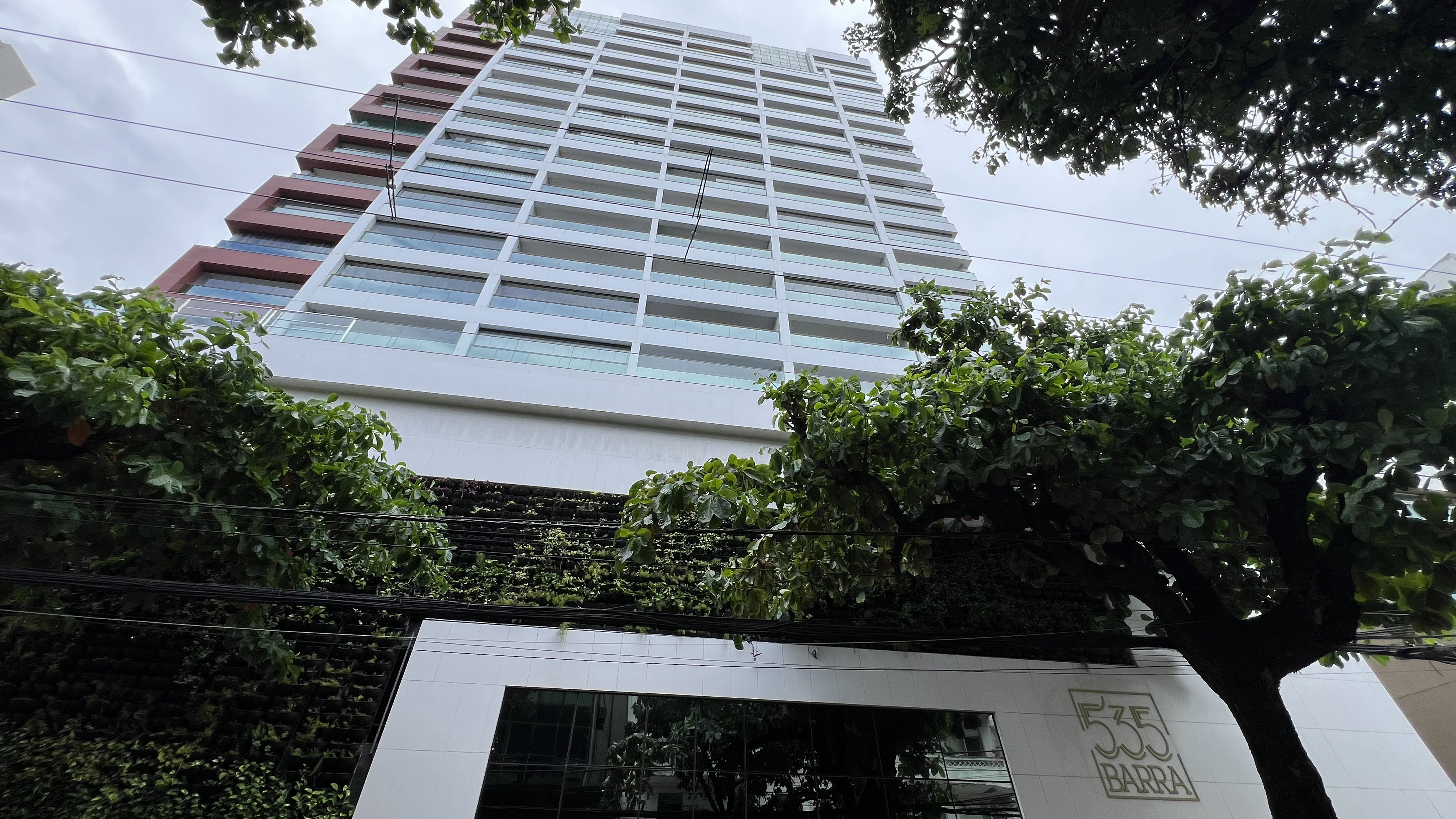 Imagem de fundo do condomínio Condomínio Condominio 535 - Barra - Salvador - BA