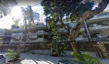 Imagem de fundo do condomínio Condomínio Chateau De Chambord - Barra Da Tijuca - Rio De Janeiro - RJ