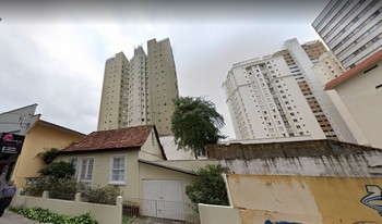 Imagem de fundo do condomínio Condomínio Golden Gate - água Verde - Curitiba - PR