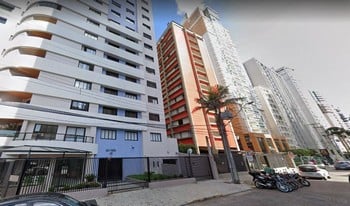 Imagem de fundo do condomínio Condomínio Les Halles - água Verde - Curitiba - PR