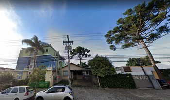 Imagem de fundo do condomínio Condomínio Residêncial Village Cabral - Ahu - Curitiba - PR