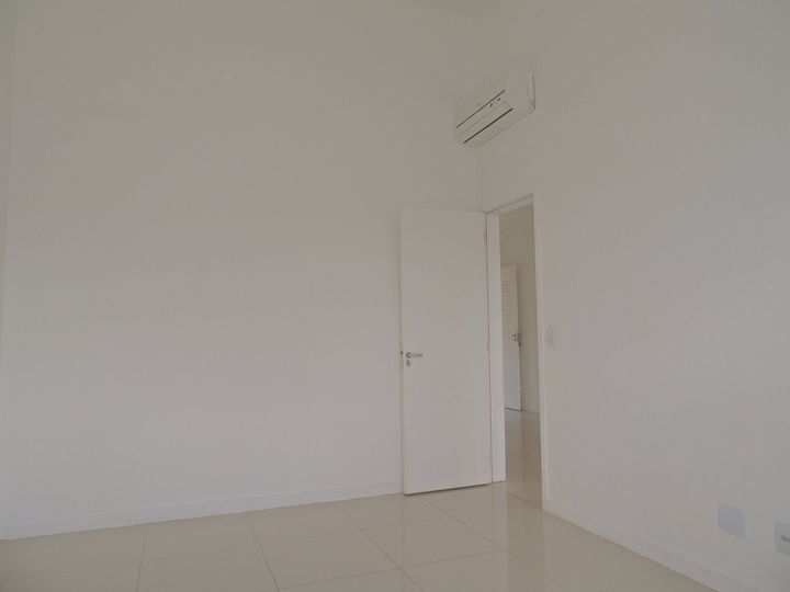 Imagem Casa de Condomínio com 2 Quartos à Venda, 60 m² em Lídia Duarte - Camboriú