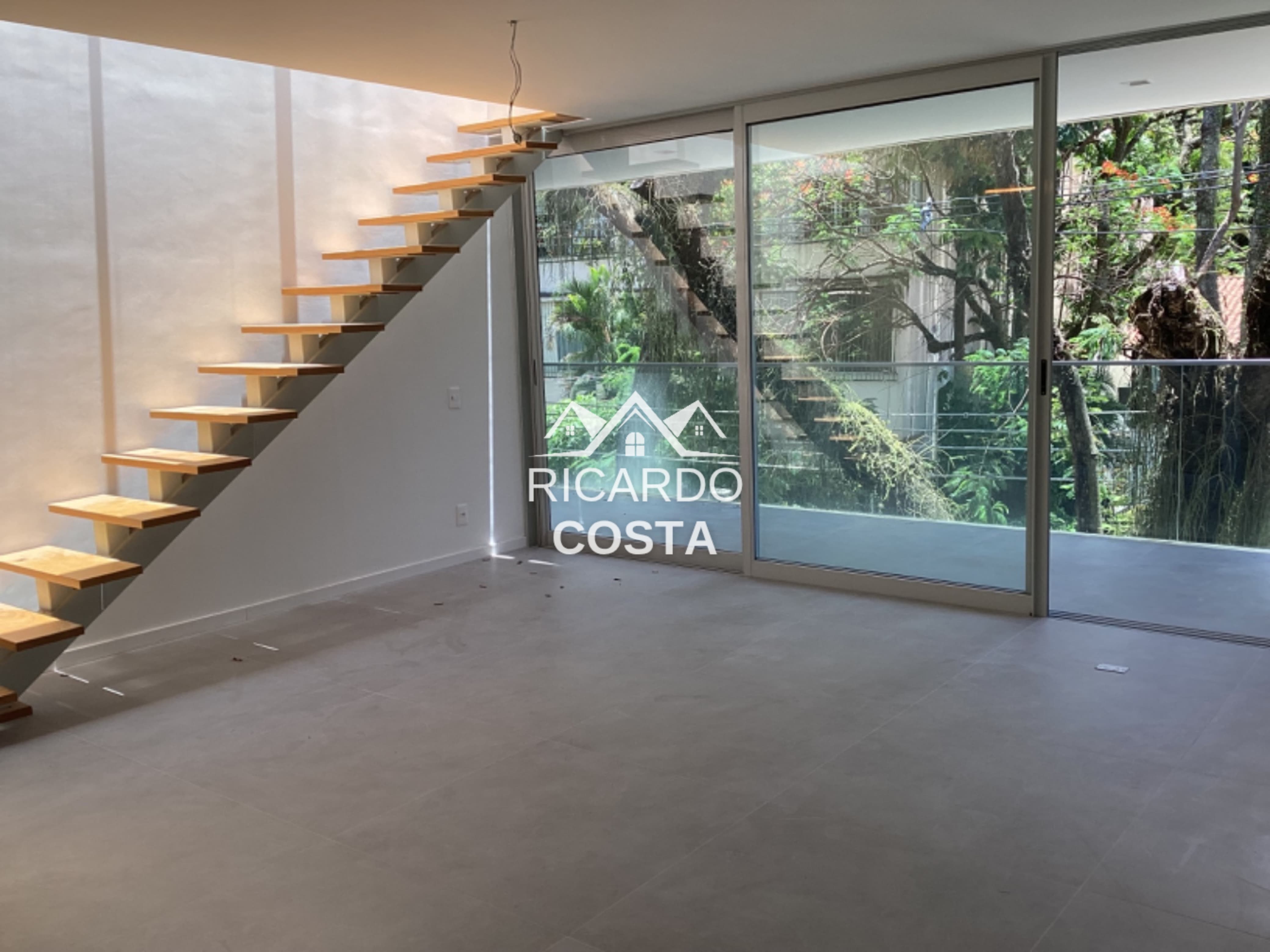 Foto do imóvel Cobertura com 2 Quartos à Venda ou Locação, 190 m² em Humaitá - Rio de Janeiro