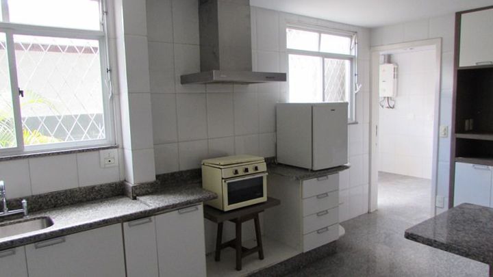 Imagem Casa com 3 Quartos à Venda, 360 m² em Várzea - Teresópolis