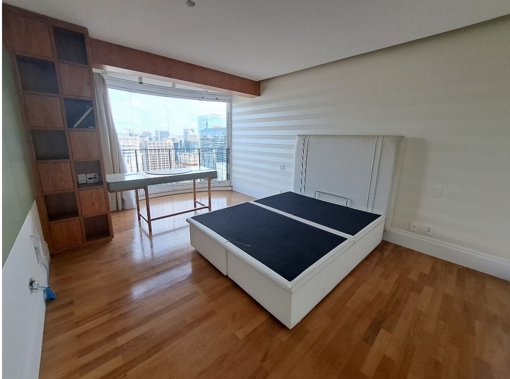 Imagem Apartamento com 4 Quartos à Venda, 223 m²em Itaim Bibi - São Paulo