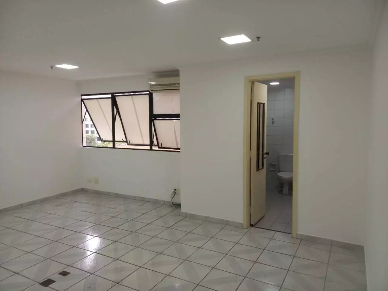 Foto do imóvel Sala Comercial à Venda ou Locação, 37 m² em Indianópolis - São Paulo
