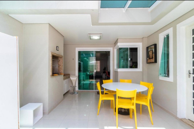 Imagem Casa com 3 Quartos à Venda, 233 m² em Cristo Rei - Curitiba