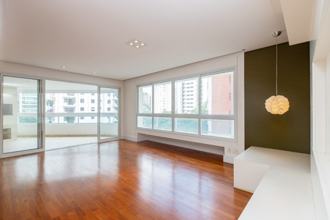 Foto do imóvel Apartamento com 3 Quartos à Venda, 158 m² em Moema - São Paulo