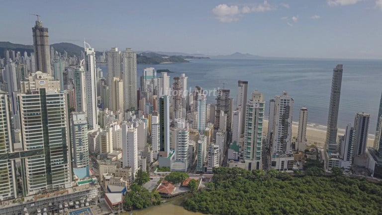Foto do imóvel Apartamento com 4 Quartos à Venda, 185 m² em Centro - Balneário Camboriú