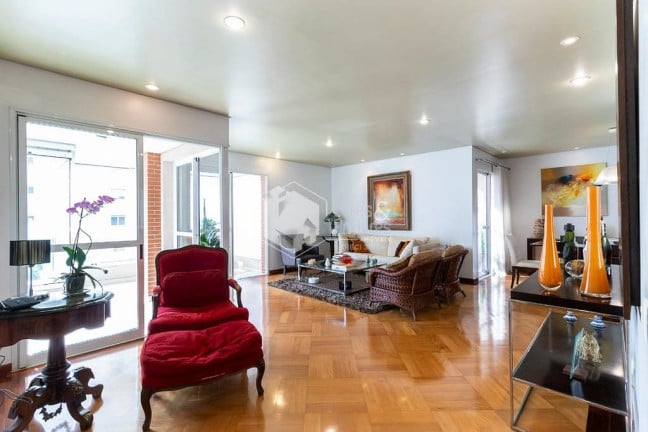 Foto do imóvel Apartamento com 3 Quartos à Venda, 195 m² em Moema - São Paulo