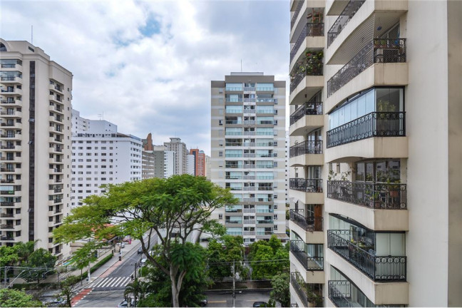 Imagem Apartamento com 3 Quartos à Venda, 135 m² em Moema - São Paulo