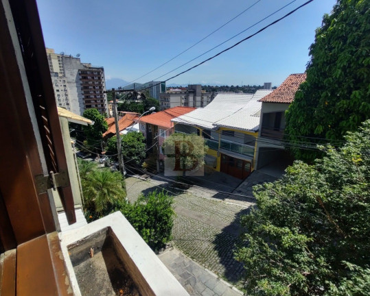 Imagem Casa com 3 Quartos à Venda, 290 m² em Centro - São Gonçalo