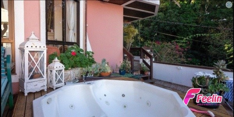 Foto do imóvel Casa com 5 Quartos à Venda, 270 m² em Carvoeira - Florianópolis