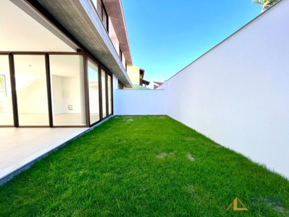 Imagem Casa com 3 Quartos à Venda, 197 m² em Itacorubi - Florianopolis