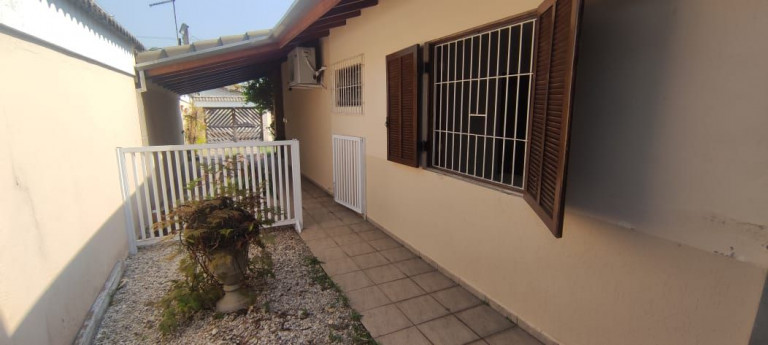 Imagem Casa com 3 Quartos à Venda, 232 m² em Indaiá - Caraguatatuba
