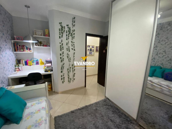 Imagem Casa com 4 Quartos à Venda, 300 m² em Recanto Dos Pássaros - Cuiabá