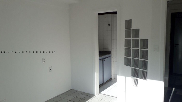 Foto do imóvel Sala Comercial à Venda, 25 m² em Caminho Das árvores - Salvador