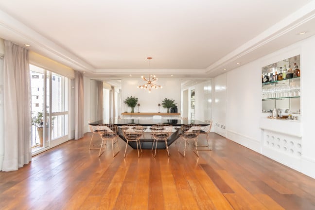 Foto do imóvel Apartamento com 4 Quartos à Venda, 242 m² em Jardim América - São Paulo