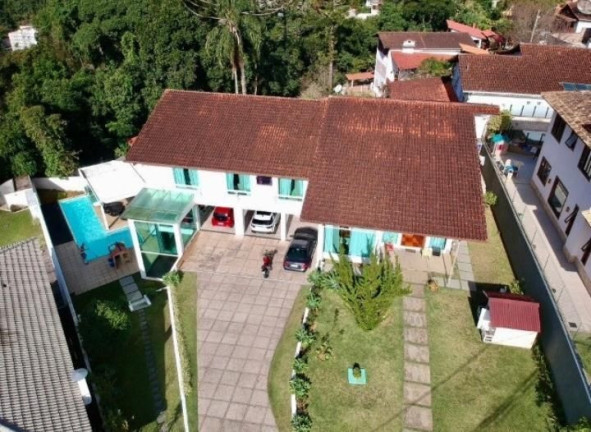 Foto do imóvel Casa com 4 Quartos à Venda, 501 m² em Várzea - Teresópolis