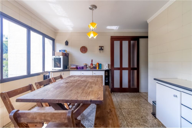 Foto do imóvel Apartamento com 3 Quartos à Venda, 245 m² em Vila Suzana - São Paulo