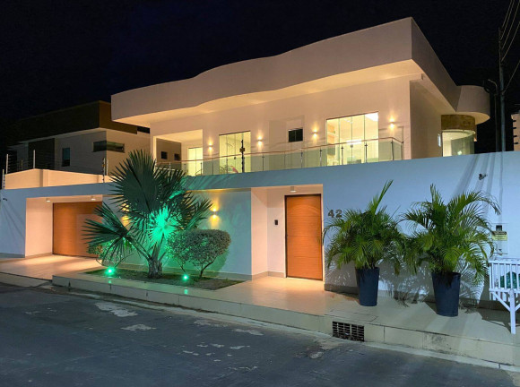 Foto do imóvel Casa de Condomínio com 3 Quartos à Venda, 600 m² em Ponta Negra - Manaus