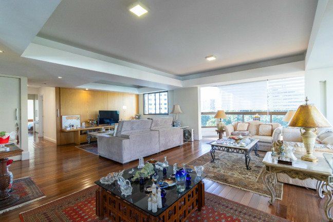 Foto do imóvel Apartamento com 3 Quartos à Venda, 195 m² em Moema - São Paulo