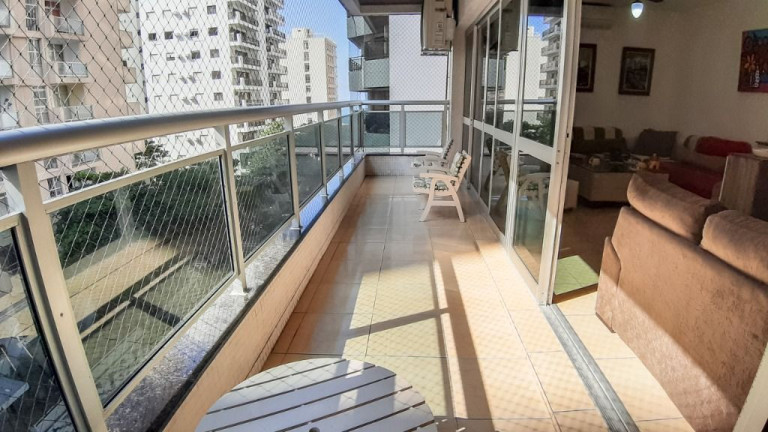 Foto do imóvel Apartamento com 3 Quartos à Venda, 170 m² em Pitangueiras - Guarujá