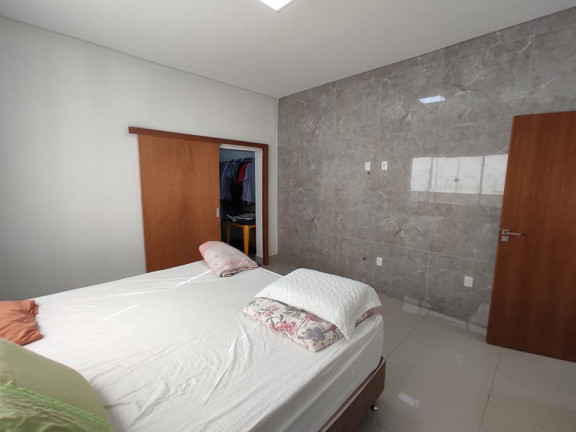 Imagem Imóvel com 
            	3             Quartos à Venda, 170 m² em 
            	Chacara Sao Pedro             - 
            	Aparecida De Goiania            