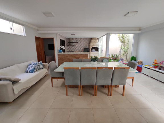 Imagem Imóvel com 
            	4             Quartos à Venda, 210 m² em 
            	Sitios Santa Luzia             - 
            	Aparecida De Goiania            