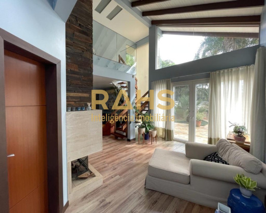 Imagem Casa com 3 Quartos à Venda, 1.365 m² em São Marcos - Joinville
