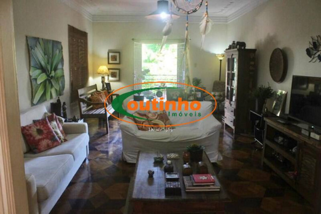 Imagem Casa com 3 Quartos à Venda, 856 m² em Grajaú - Rio De Janeiro