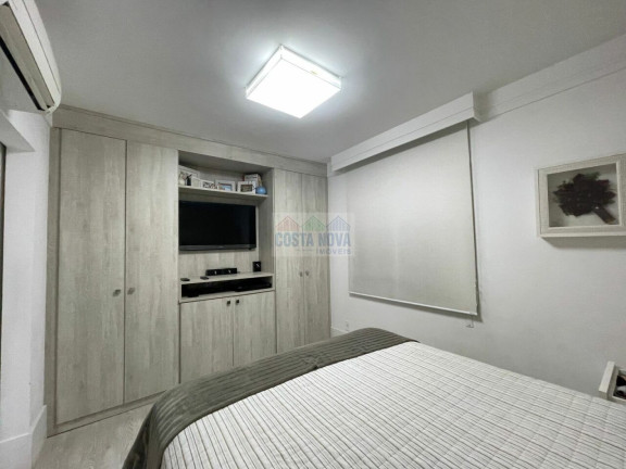Imagem Apartamento com 4 Quartos à Venda, 220 m²