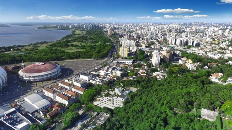 Imagem Imóvel com 3 Quartos à Venda, 215 m² em Menino Deus - Porto Alegre