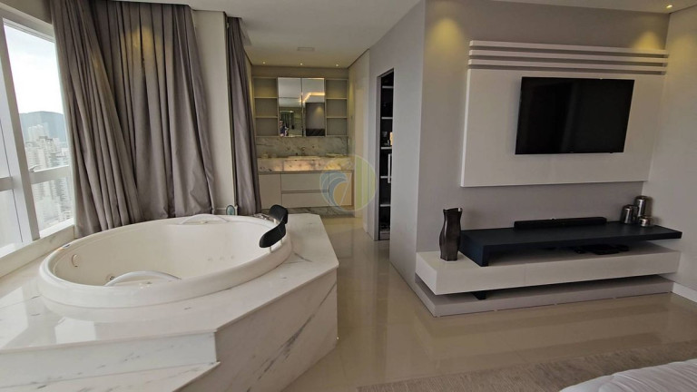 Foto do imóvel Cobertura com 4 Quartos à Venda, 260 m² em Centro - Balneário Camboriú