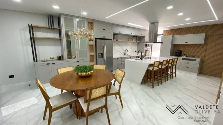 Foto do imóvel Casa com 3 Quartos à Venda, 243 m² em Jardim Oriente - São José Dos Campos
