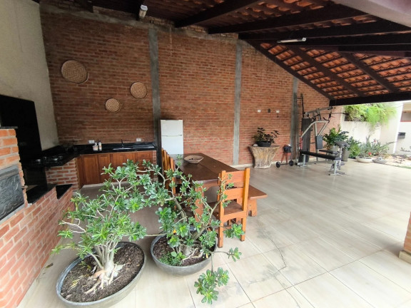 Foto do imóvel Casa com 3 Quartos à Venda, 200 m² em Parque Amazonia - Goiania